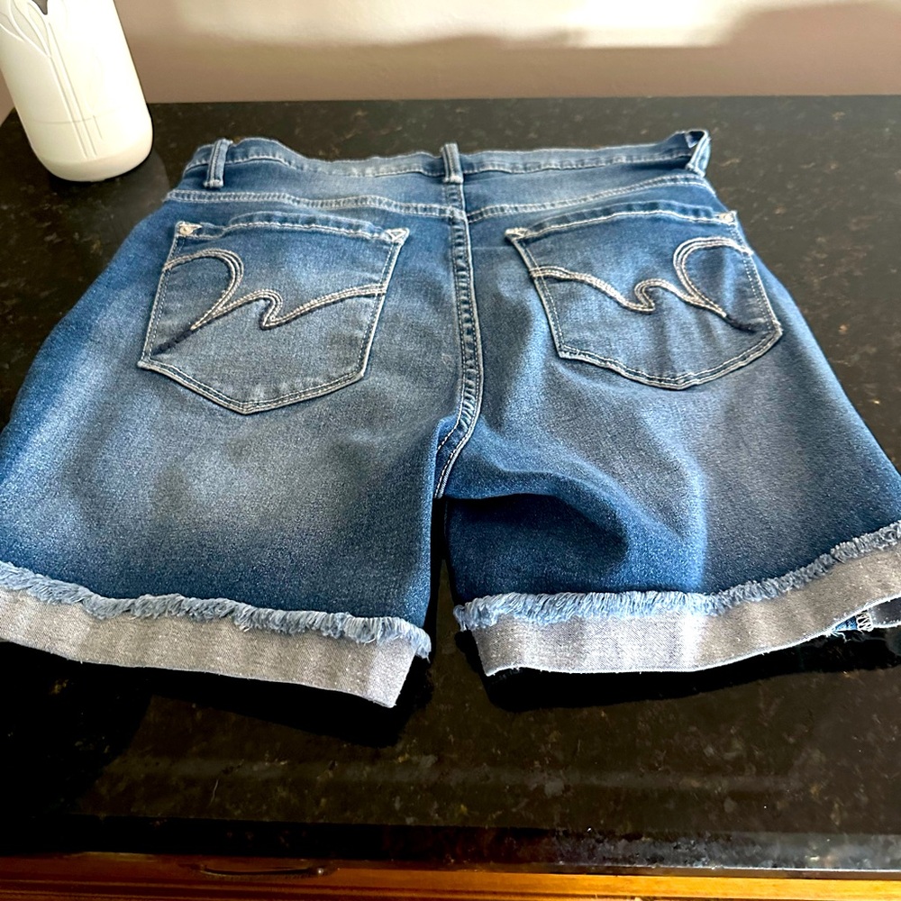 NIB Wallflower Denim Bermuda 🌹